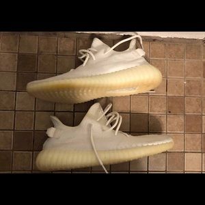 Yeezy 350 v2 cream triple white